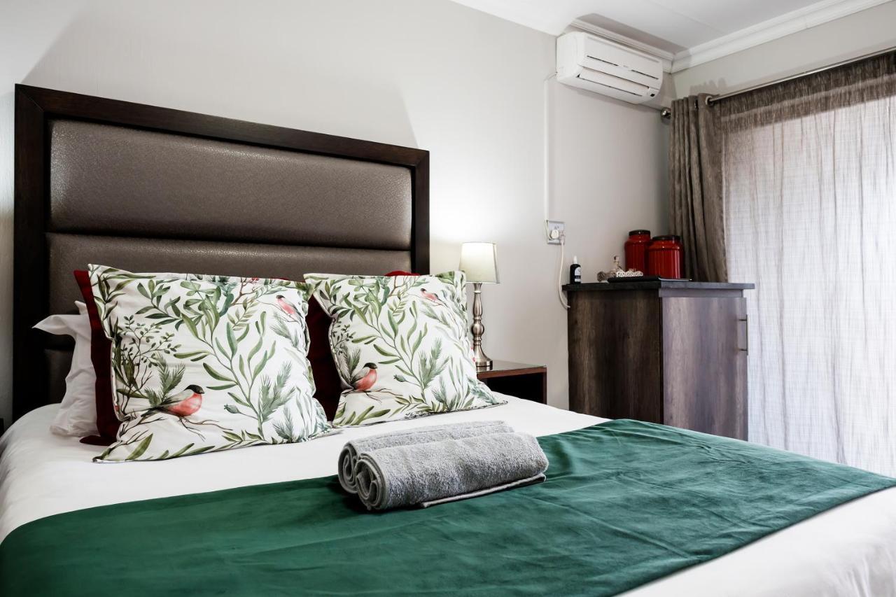 Villa Gracia Guesthouse Клерксдорп Экстерьер фото