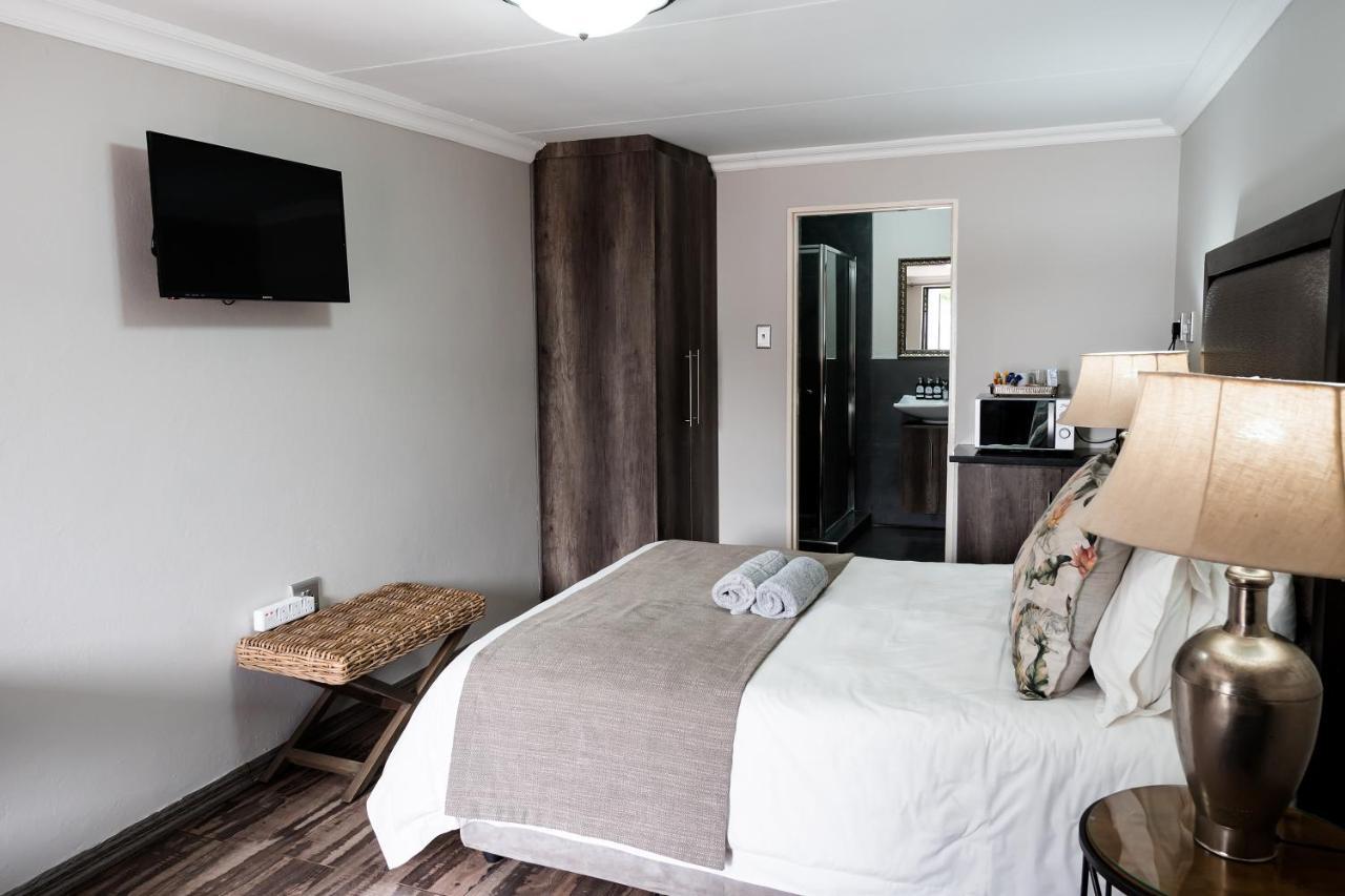 Villa Gracia Guesthouse Клерксдорп Экстерьер фото