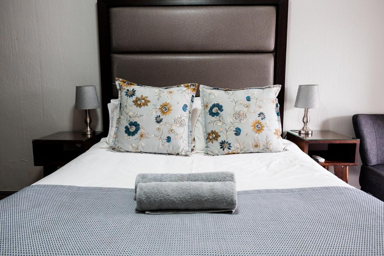 Villa Gracia Guesthouse Клерксдорп Экстерьер фото