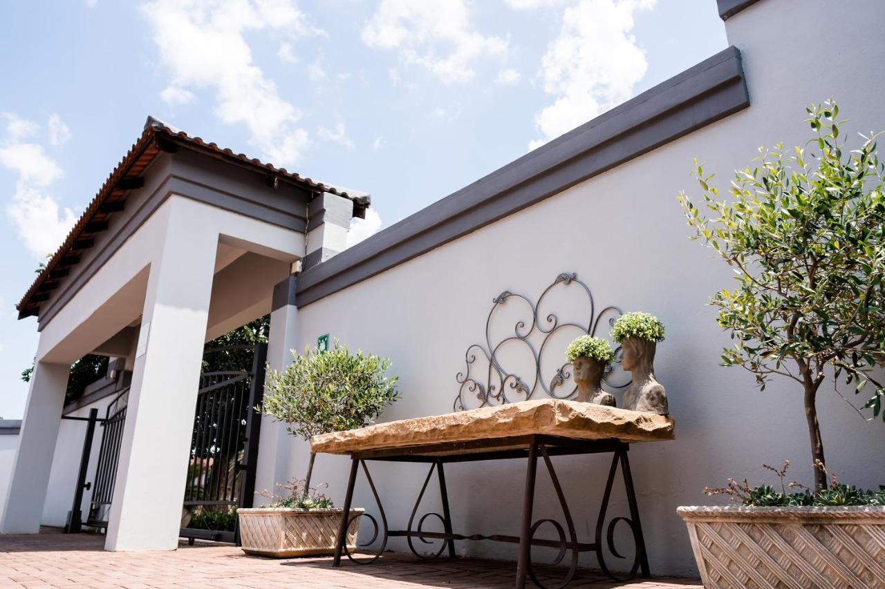 Villa Gracia Guesthouse Клерксдорп Экстерьер фото