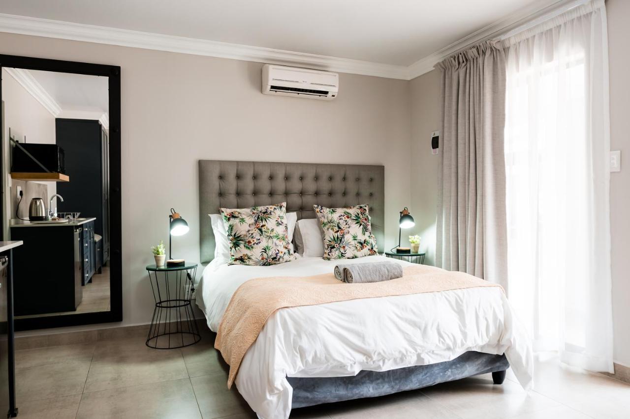 Villa Gracia Guesthouse Клерксдорп Экстерьер фото