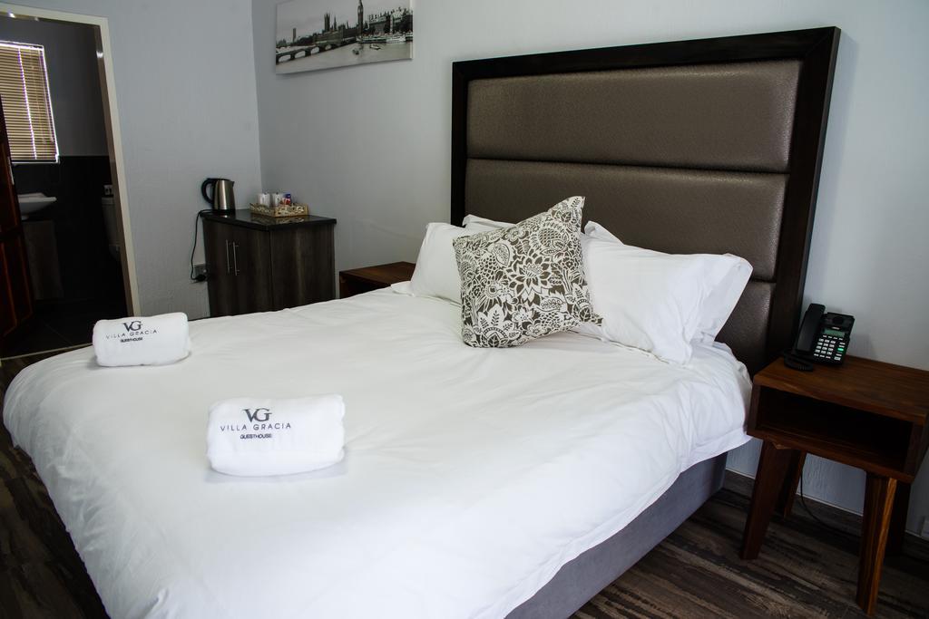 Villa Gracia Guesthouse Клерксдорп Экстерьер фото